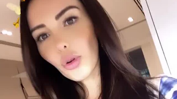 Nabilla dément avoir retouché une nouvelle fois son visage dans une vidéo publiée sur Instagram le 1er avril 2020.