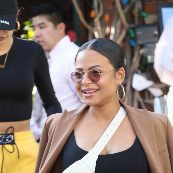 Christina Milian enceinte a déjeuné avec son amie Nicole Williams au restaurant Ivy à los Angeles le 14 janvier 2020.