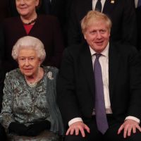 Coronavirus : Boris Johnson en soins intensifs, la reine "tenue informée"
