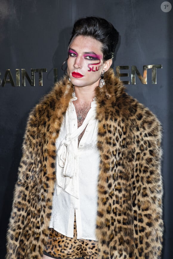 Ezra Miller - Photocall du défilé de mode PAP printemps-été 2020 "Saint Laurent" à Paris. Le 24 septembre 2019 © Olivier Borde / Bestimage
