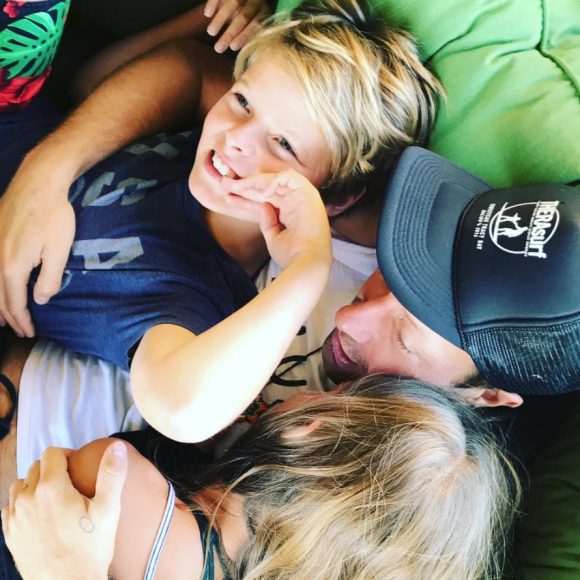 Chris Martin et ses deux enfants, Apple et Moses. Juillet 2018.