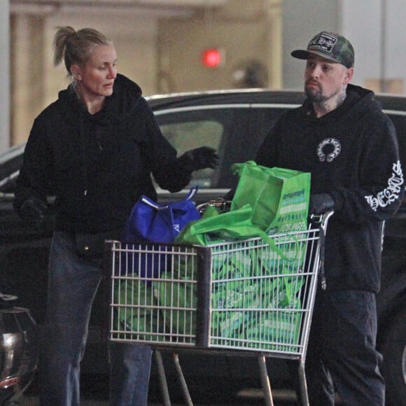 Exclusif - Cameron Diaz et Benji Madden font une apparition publique rare alors qu'ils s'approvisionnent à l'épicerie pendant l'épidémie de Coronavirus (Covid-19). Los Angeles, le 20 mars 2020.