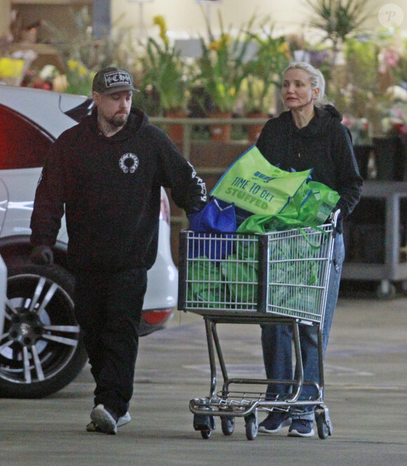 Exclusif - Cameron Diaz et Benji Madden font une apparition publique rare alors qu'ils s'approvisionnent à l'épicerie pendant l'épidémie de Coronavirus (Covid-19). Los Angeles, le 20 mars 2020.