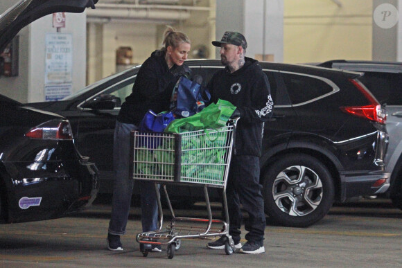 Exclusif - Cameron Diaz et Benji Madden font une apparition publique rare alors qu'ils s'approvisionnent à l'épicerie pendant l'épidémie de Coronavirus (Covid-19). Los Angeles, le 20 mars 2020.