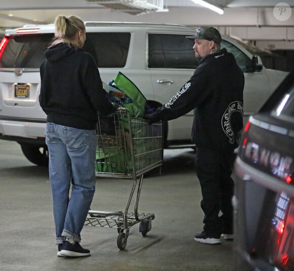 Exclusif - Cameron Diaz et Benji Madden font une apparition publique rare alors qu'ils s'approvisionnent à l'épicerie pendant l'épidémie de Coronavirus (Covid-19). Los Angeles, le 20 mars 2020.