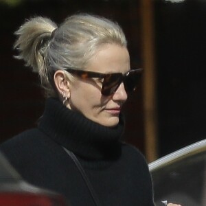 Exclusif - Cameron Diaz reçoit une amende de stationnement pendant son déjeuner au Honor Bar and Grill à Los Angeles, Californie, Etats-Unis, le 7 mars 2020.