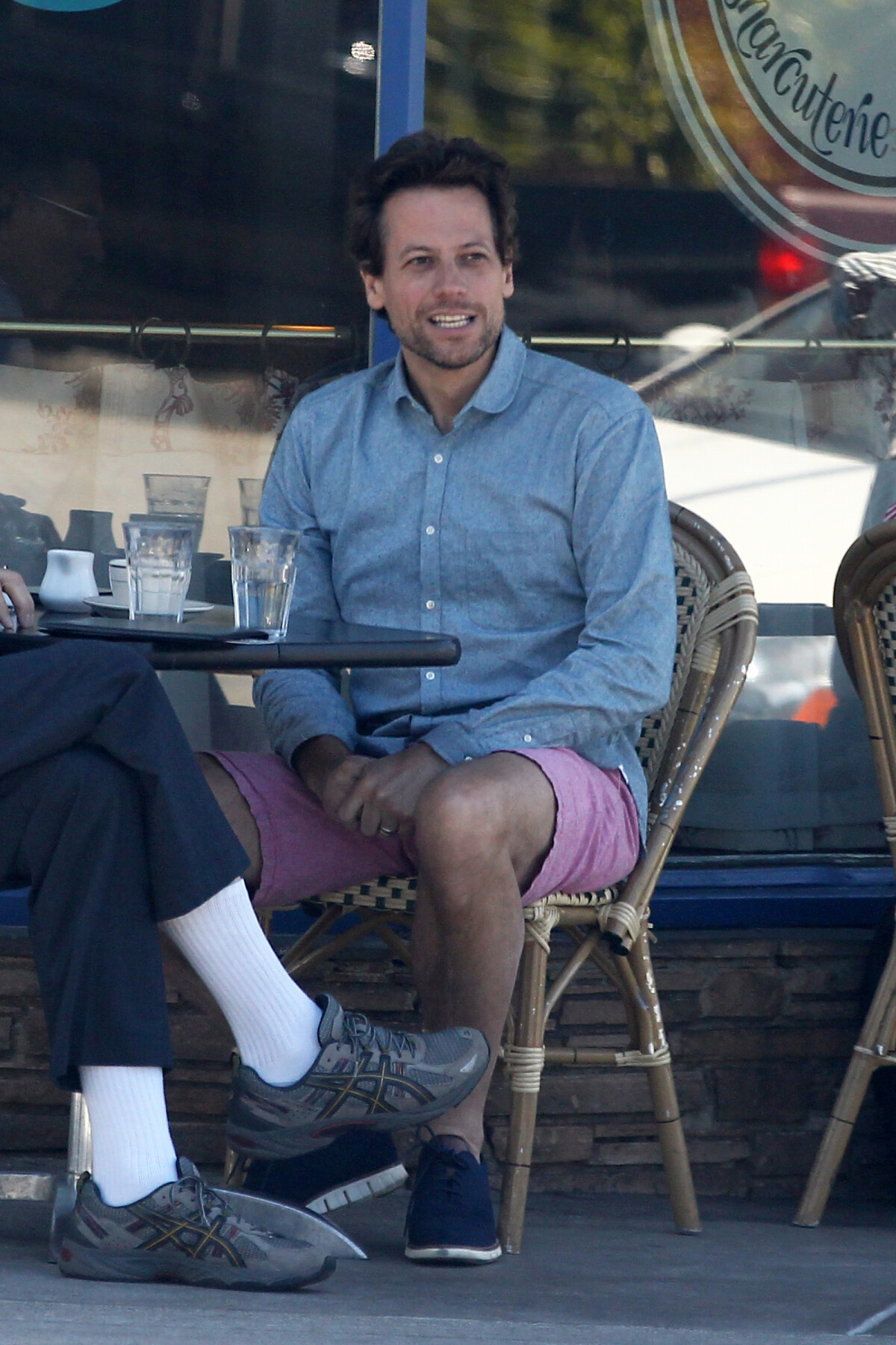 Photo : Exclusif - Ioan Gruffudd est allé prendre un café avec un ami à ...