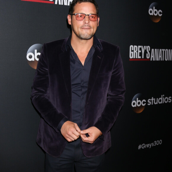 Justin Chambers - Les acteurs de 'Greys Anatomy' réunis pour fêter la diffusion du 300ème épisode de la série au restaurant TAO à Hollywood, le 5 novembre 2017.