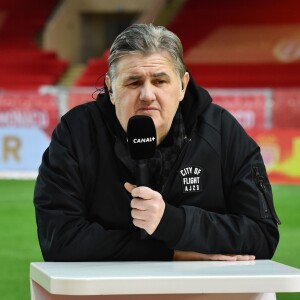 Pierre Ménès, le consultant de Canal Plus, durant la rencontre de football de Ligue 1 opposant Monaco à Lille au stade Louis II le 16 mars 2018. © Bruno Bebert/Bestimage