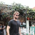Liam Hemsworth est allé déjeuner avec sa compagne Gabriella Brooks, son frère Luke Hemsworth et sa femme Samantha Hemswort et des amis dans le quartier de West Hollywood à Los Angeles, le 27 février 2020