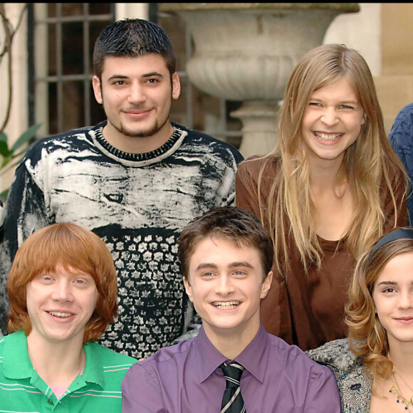 Stanislas Lanevski, Clémence Poésy, Rupert Grint, Emma Watson, Daniel Radcliffe, Katie Leung et Robert Pattinson en promotion pour le film "Harry Potter et la Coupe de feu" à Londres en 2005.