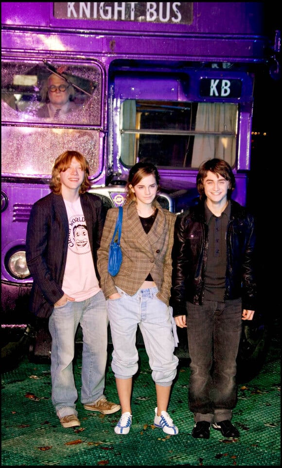 Rupert Grint, Emma Watson et Daniel Radcliffe lors du lancement du DVD "Harry Potter et le Prisionnier d'Azkaban" à Londres en 2004.