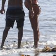 Exclusif - Brandon Jenner profite d'une belle journée ensoleillée avec sa femme Cayley Stoker enceinte de jumeaux et sa fille Eva James sur la plage de Malibu à Los Angeles, le 26 octobre 2019.
