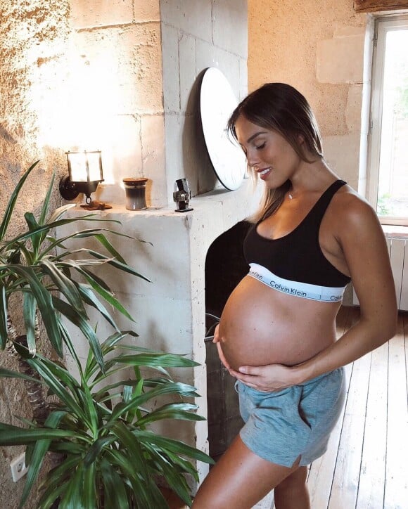 Charlène de "Secret Story" dévoile son baby bump, le 16 avril 2020