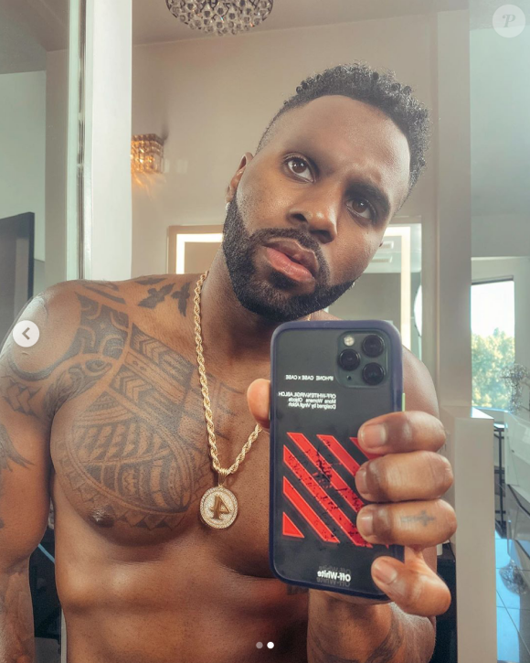 Jason Derulo s'est rasé un sourcil après avoir perdu un pari. Avril 2020.