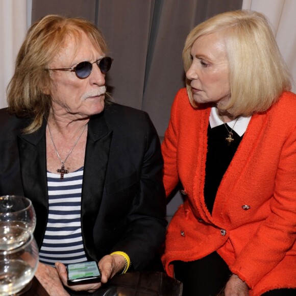 Exclusif - Michèle Torr et le chanteur Christophe se retrouvent en backstage lors du concert de Marcel Amont à l'occasion de son 90ème anniversaire à l'Alhambra à Paris le 2 avril 2019. © Cédric Perrin/Bestimage