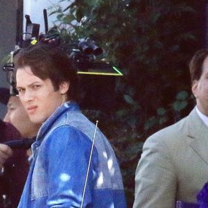 Lucy Liu, Leo Howard sur le tournage de la série CBS "Why Women Kill" à Los Angeles, le 30 juillet 2019.