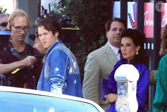 Lucy Liu, Leo Howard sur le tournage de la série CBS "Why Women Kill" à Los Angeles, le 30 juillet 2019.