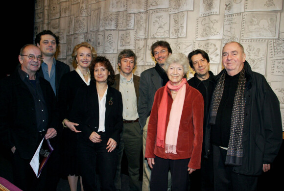 Claude Evrard avec Myriam Feune de Colombi, Jacques Echantillon, Jean-Cluade Frison, Toni Cecchinato, Raphaëline Goupilleau, Jean-Luc Porraz et Martine Sarcey à la réouverture du théâtre Le Petit Montparnasse à Paris en 2003.
