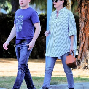 Ellen Pompeo et son ami T. R. Knight sont allés déjeuner chez Joan's à Studio City, Los Angeles, Californie, Etats-Unis, le 6 mars 2020.