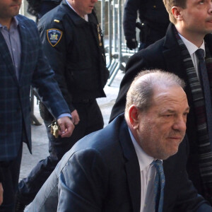 Harvey Weinstein arrive au tribunal correctionnel de Manhattan à New York, le 24 février 2020. © Bruce Cotler/Globe Photos via ZUMA Wire / Bestimage