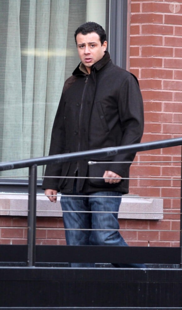 Raphael De Niro, le fils de Robert De Niro fait visiter un appartement à un client à Tribeca, New York. Le 4 février 2010. Ramey Agency/ABACAPRESS.COM
