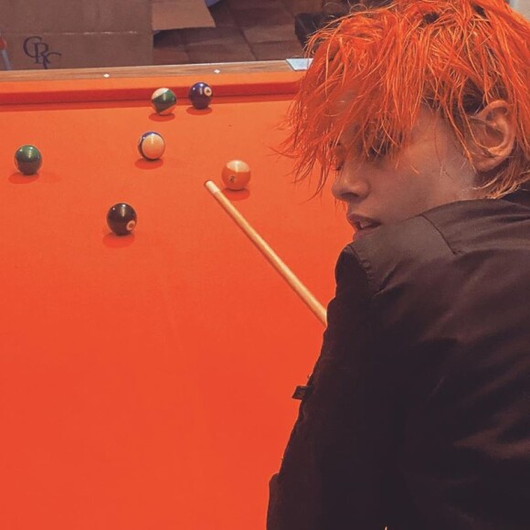 Kristen Stewart ose les cheveux oranges, sur Instagram, mars 2020.