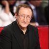 Idir sur le plateau de Vivement dimanche, en 2009
