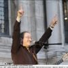 Idir - Soirée solidarité Reporters sans frontières, place de l'Hôtel de Ville à Paris, en 2004