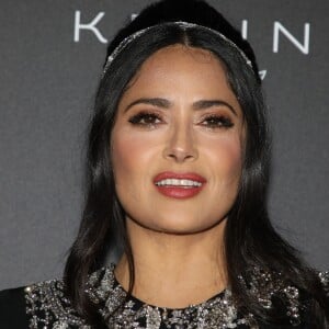 Salma Hayek - Photocall de la soirée Kering "Women In Motion Awards", Place de la Castre, lors du 72e Festival International du Film de Cannes. Le 19 mai 2019 © Denis Guignebourg / Bestimage