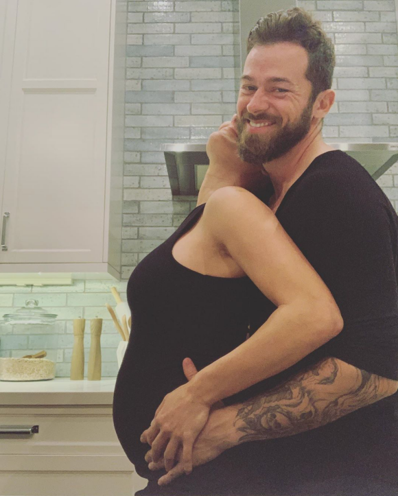Nikki Bella, enceinte et son fiancé Artem Chigvintsev. Avril 2020.