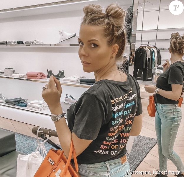 Jessica Thivenin pose sur Instagram lors d'une séance shopping à Dubaï - 10 janvier 2020