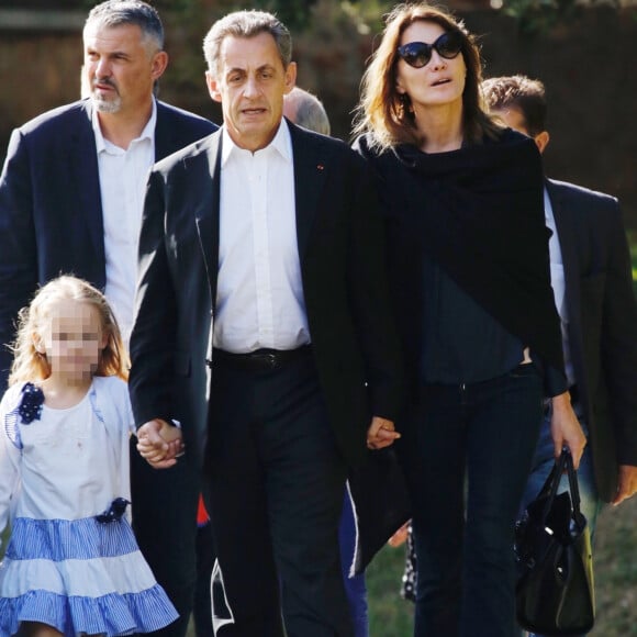 Nicolas Sarkozy, sa femme Carla Bruni et leur fille Giulia arrivent au musée de l'Acropole à Athènes. Le 24 octobre 2017.