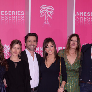 Carole Dechantre, Laly Meignan, Sébastien Roch, Elsa Esnoult, Laly Meignan et Patrick Puydebat de la série "Les mystères de l'amour" au photocall du deuxième jour de la 2ème édition du "Canneseries" au palais des Festivals à Cannes, France, le 6 avril 2019. © Rachid Bellak/Bestimage