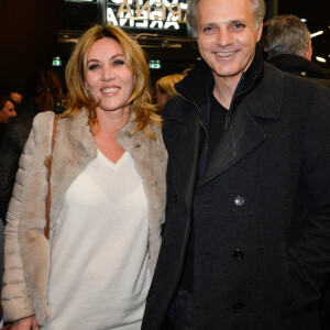 Mathilde Seigner et son compagnon Mathieu Petit lors du spectacle de Michaël Gregorio "J'ai 10 ans!" à l'AccorHotels Arena à Paris, le 16 décembre 2016. © Coadic Guirec/Bestimage