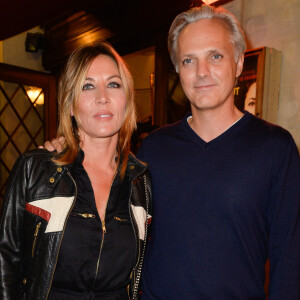 Mathilde Seigner et son compagnon Mathieu Petit lors de la générale de la pièce de théâtre "Tout ce que vous voulez" au Théâtre Edouard VII à Paris le 19 septembre 2016. © Coadic Guirec/Bestimage