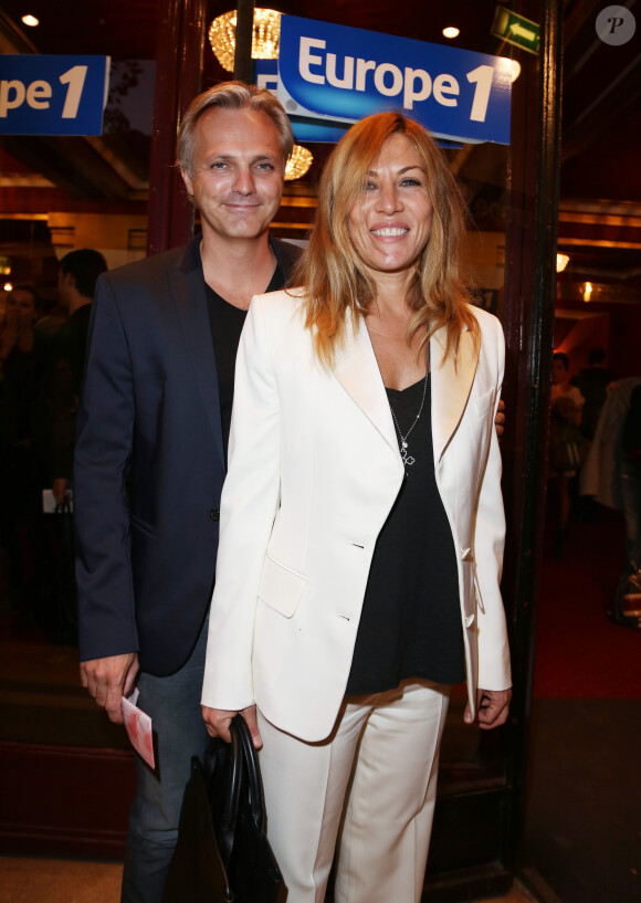 Mathilde Seigner et son compagnon Mathieu Petit à la générale du spectacle "Robin Revient" au Théâtre de la Porte Saint Martin à Paris, le 23 septembre 2013.