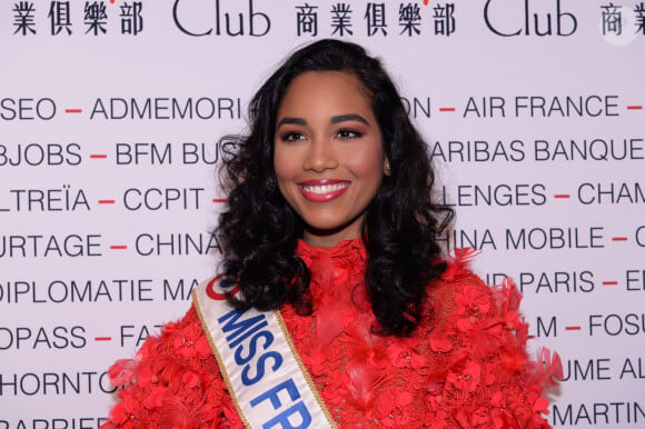 Clémence Botino (Miss France 2020) lors du déjeuner d'affaires "Edition Spéciale Femmes" de la 5e édition du Chinese Business Club à l'occasion de la journée internationales des droits des femmes au Pavillon Cambon Potel et Chabot, à Paris, France, le 9 mars 2020. © Rachid Bellak/Bestimage