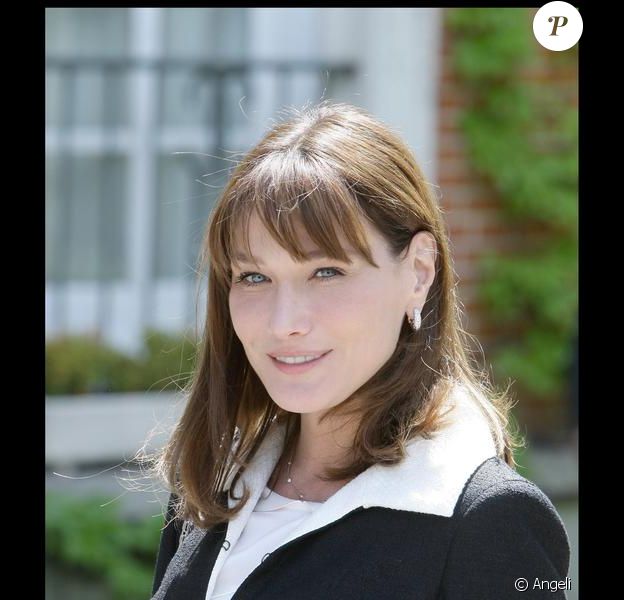 Carla Bruni-Sarkozy : deux jeunes filles implorent l'aide ...