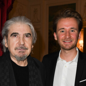 Serge Lama et Bastien Kossek - Lancement du livre "Sardou Regards" de B.Kossek à l'hôtel Raphael à Paris, France, le 15 avril 2019. © Coadic Guirec/Bestimage