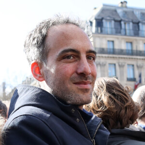 Raphaël Glucksmann, candidat aux élections européennes, à la tête d'une liste de rassemblement de la gauche - Personnalités politiques lors de la manifestation "La Marche du Siècle" à Paris. Le 16 mars 2019 © Stéphane Lemouton / Bestimage