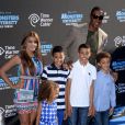  Scottie Pippen entour&eacute; de sa petite famille lors de la premi&egrave;re de 'Monsters University' au El Capitan Theatre de Los Angeles, le 17 juin 2013 