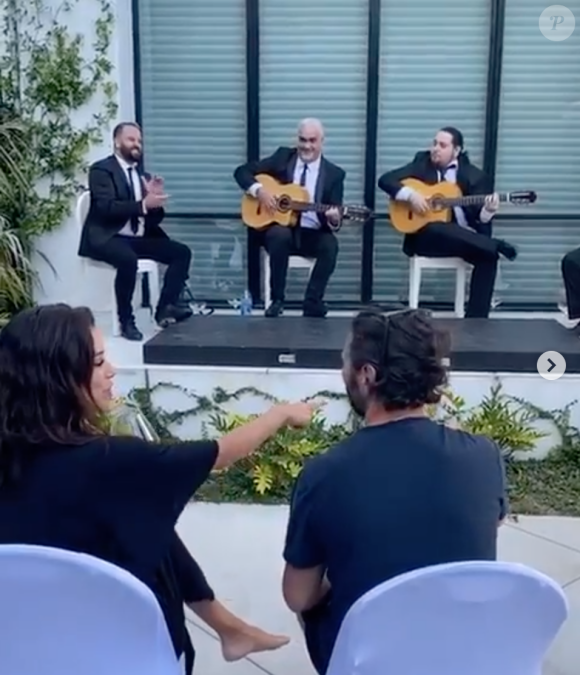 Eva Longoria et son mari Jose Antonio Baston célèbrent leur 4e anniversaire de mariage avec leur fils Santiago. Mai 2020.