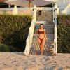 Exclusif -  Kim Kardashian va faire une promenade matinale en maillot de bain le long de la plage à Malibu où ils ont loué une villa avec son mari pendant le confinement dû à l'épidémie de Coronavirus (Covid-19) le 5 mai 2020. Malibu