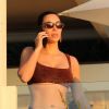 Exclusif -Kim Kardashian va faire une promenade matinale en maillot de bain le long de la plage à Malibu où ils ont loué une villa avec son mari pendant le confinement dû à l'épidémie de Coronavirus (Covid-19) le 5 mai 2020. Malibu