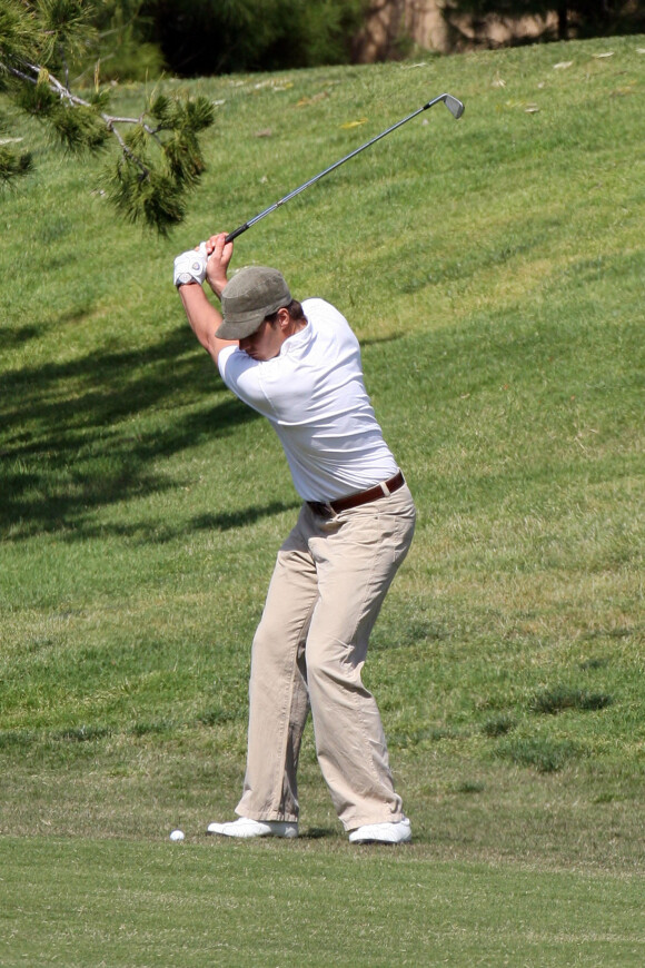 Tom Brady joue au golf à Los Angeles. Avril 2008.