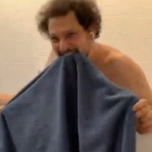 Eric Antoine, nu dans son bain, joue à Qui veut gagner des millions ? - TF1, 26 mai 2020