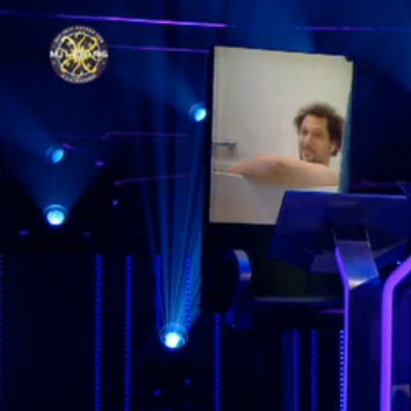 Eric Antoine, nu dans son bain, joue à Qui veut gagner des millions ? - TF1, 26 mai 2020
