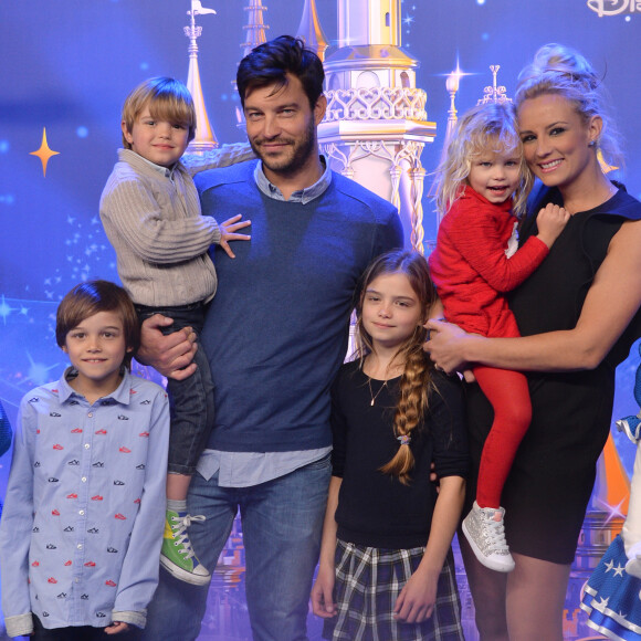 Elodie Gossuin, Bertrand Lacherie et leurs 4 enfants Rose Lacherie, Jules Lacherie, Joséphine Lacherie, Léonard Lacherie - 25e anniversaire de Disneyland Paris à Marne-La-Vallée le 25 mars 2017 © Veeren Ramsamy / Bestimage