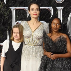 Angelina Jolie avec ses enfants Zahara, Shiloh, Vivienne et Knox, le 9 octobre 2019 à Londres pour la première de "Maléfique : Le Pouvoir du mal ".